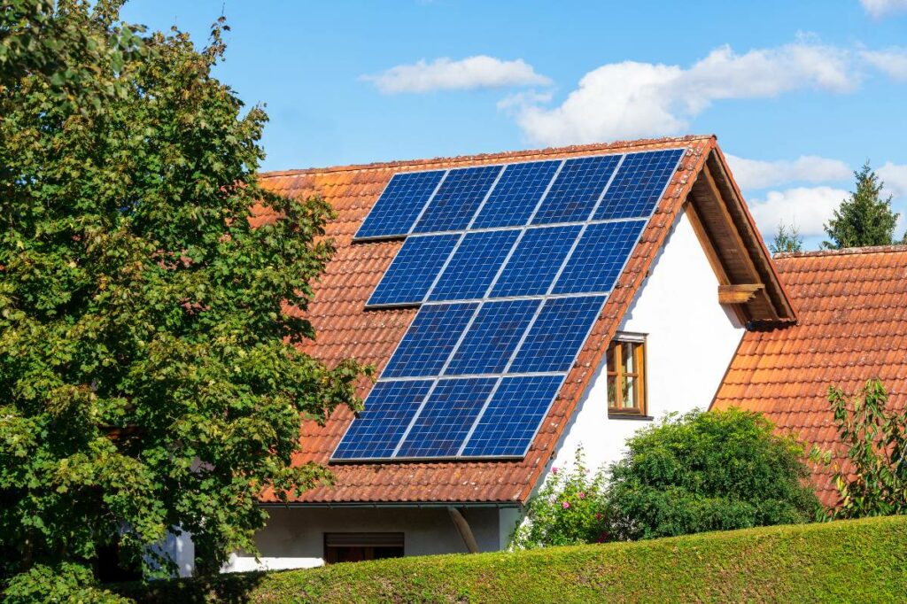 generic-house-photovoltaic-system-2023-11-27-05-28-45-utc